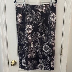 New York & Company Black and Gray Floral Pencil Skirt
